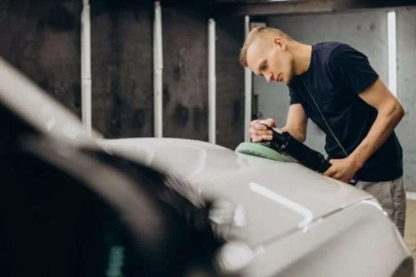 Полиране и нанасяне на керамично покритие Gtechniq за дълготрайна защита на автомобилна боя